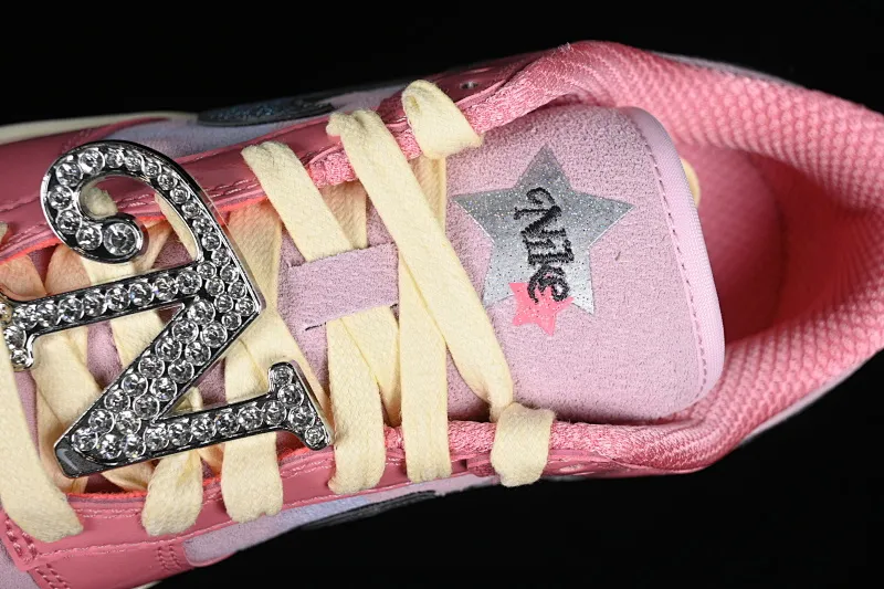 All categories Nk SB Dunk series Nk SB Dunk Low low-top sneakers M version pure original Nk Dunk Low "Barbie" Barbie SB low-top sports and leisure sneakers FN8927-621